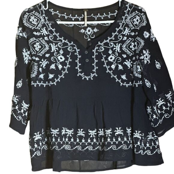 Free People Boho Blues Top Dark Navy Bold Embroidery Blouse Size XS 📦 - Picture 9 of 9